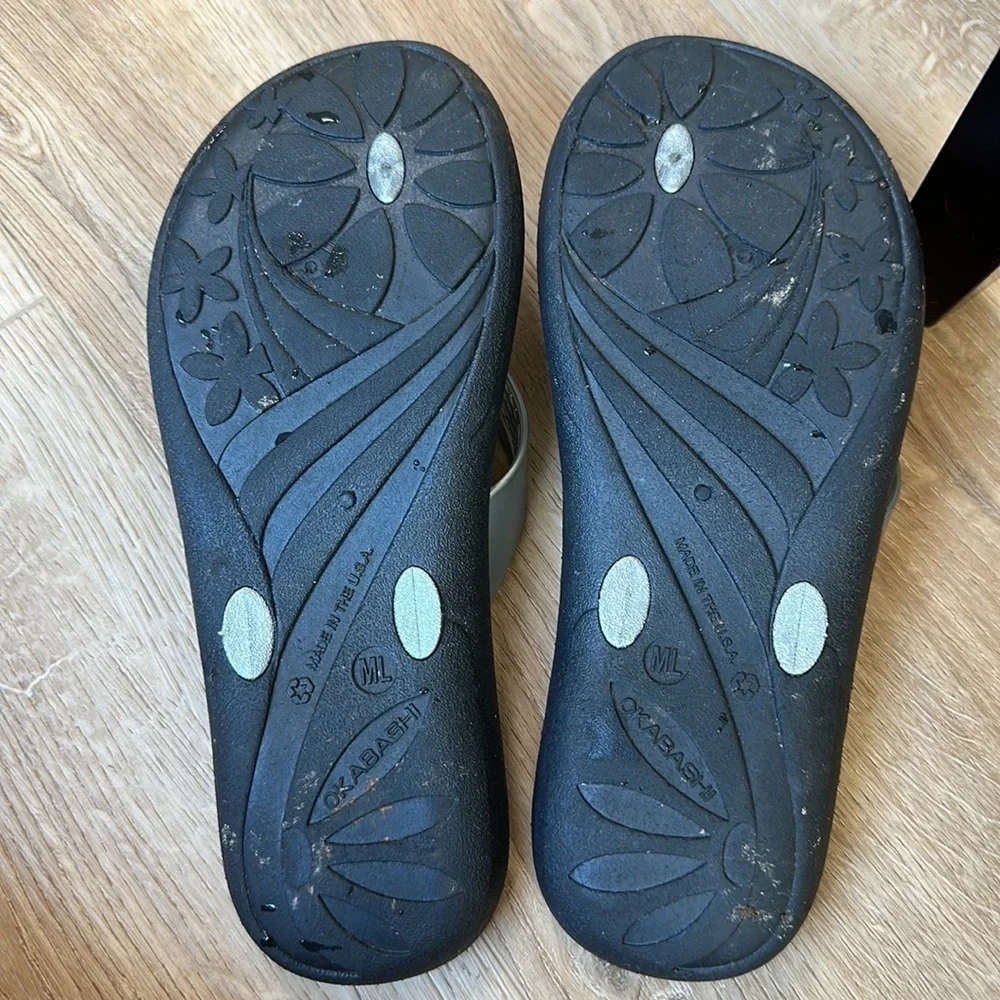 Okabashi silver made in USA flip flops SZ M/L